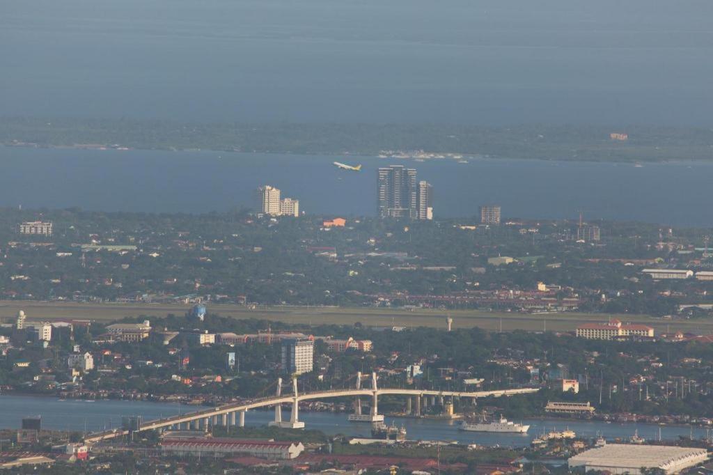 Reddoorz At Fat J Apartelle Mactan Cebu Εξωτερικό φωτογραφία