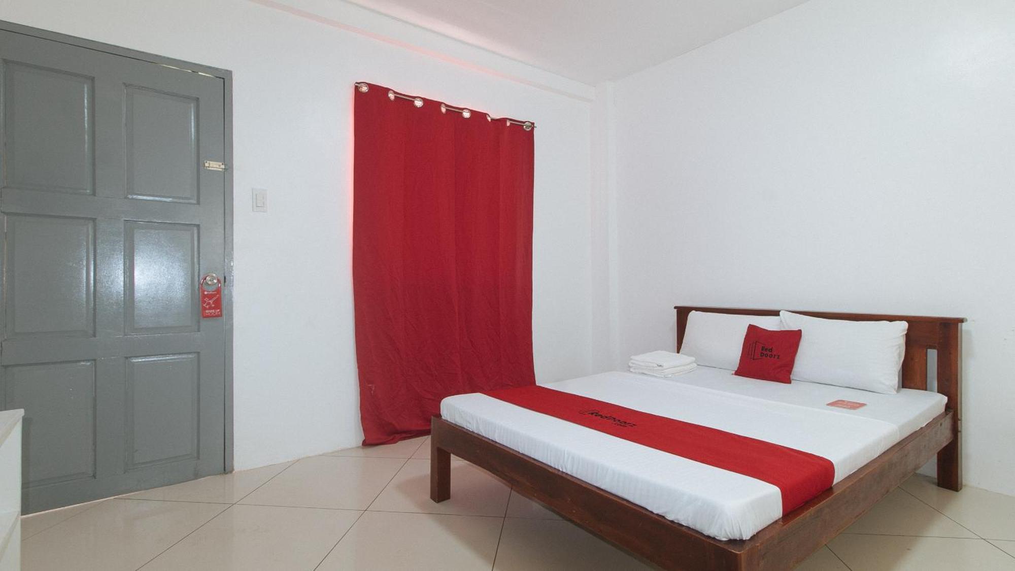 Reddoorz At Fat J Apartelle Mactan Cebu Εξωτερικό φωτογραφία