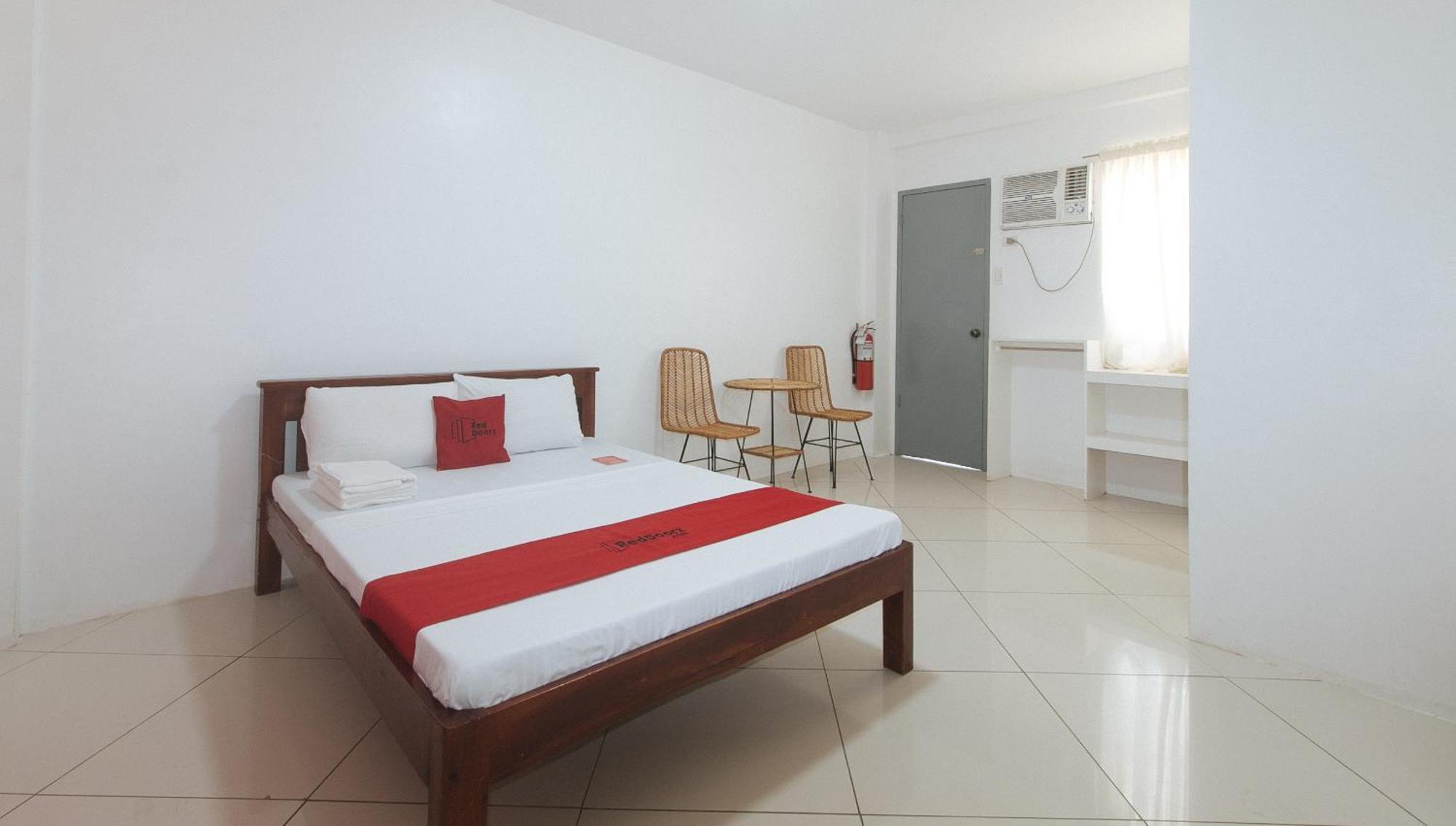 Reddoorz At Fat J Apartelle Mactan Cebu Εξωτερικό φωτογραφία
