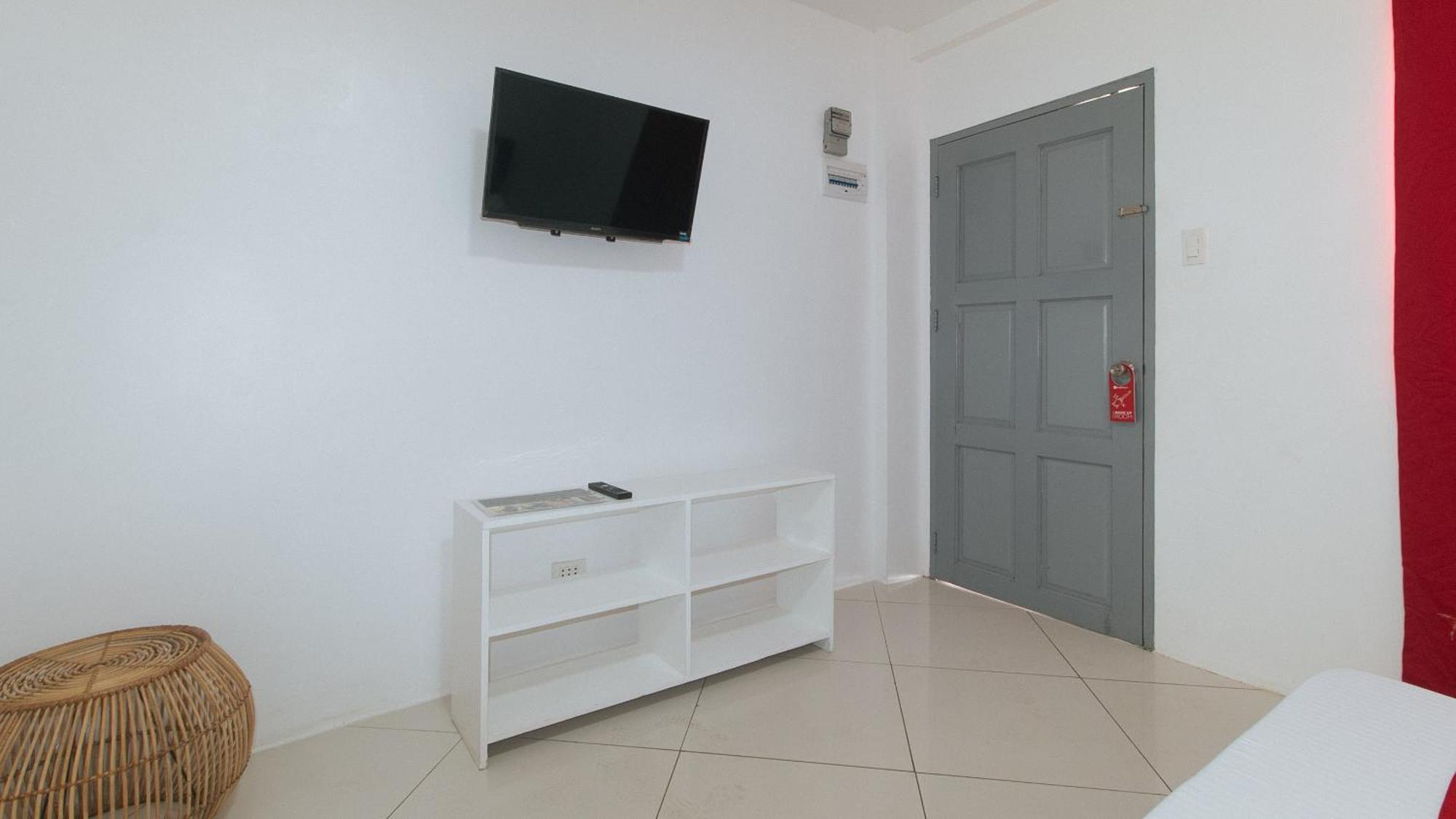 Reddoorz At Fat J Apartelle Mactan Cebu Εξωτερικό φωτογραφία