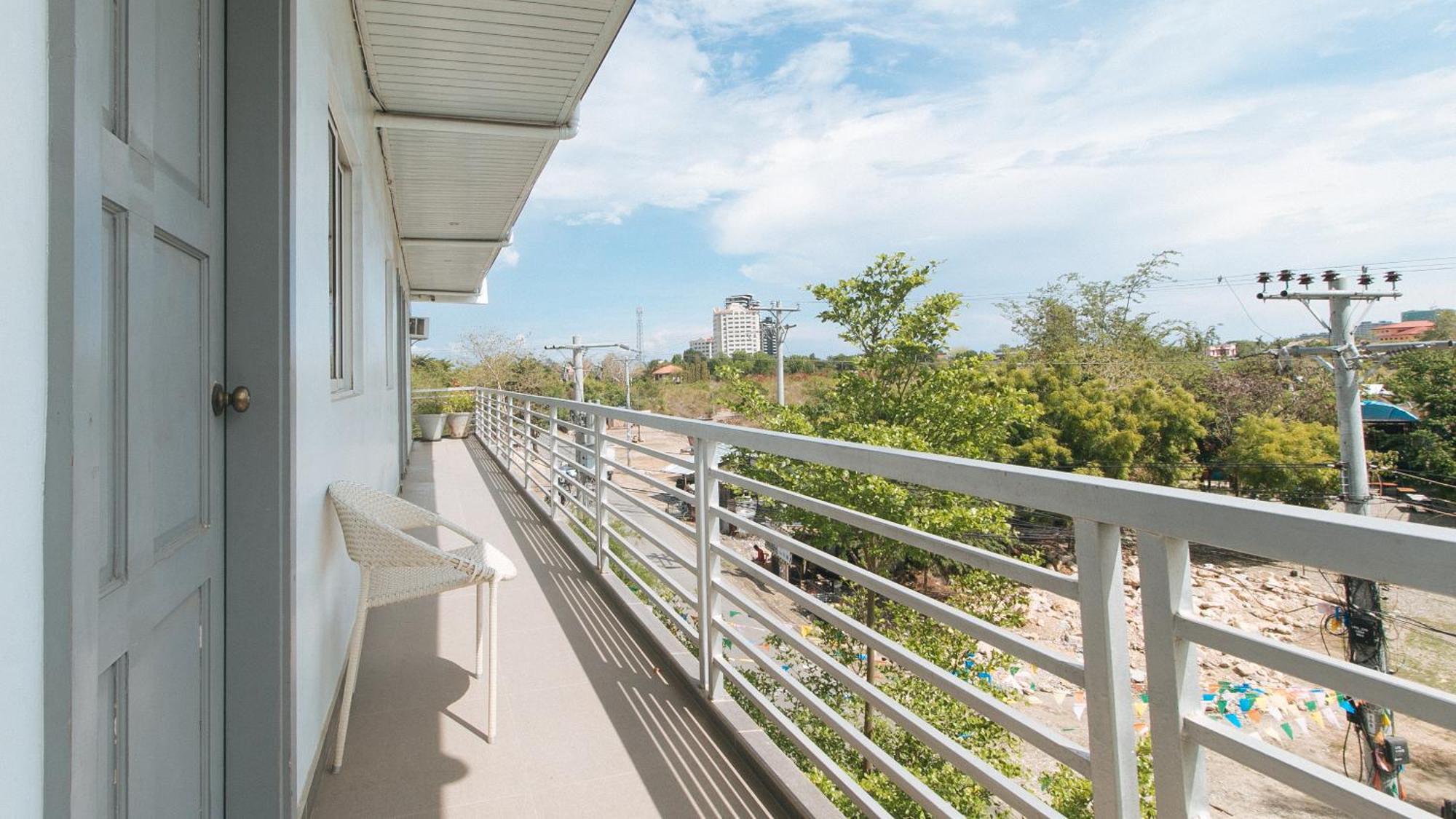Reddoorz At Fat J Apartelle Mactan Cebu Εξωτερικό φωτογραφία