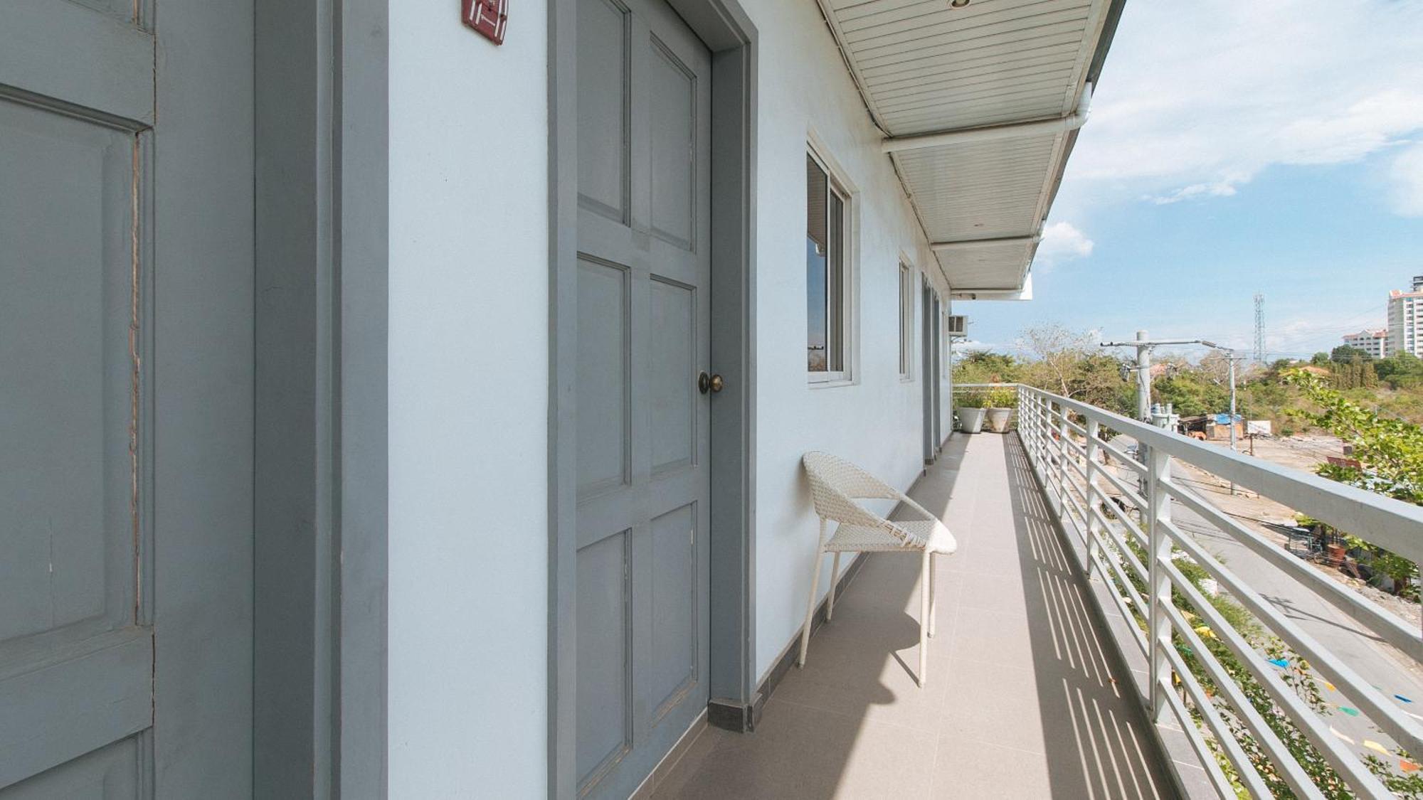 Reddoorz At Fat J Apartelle Mactan Cebu Εξωτερικό φωτογραφία