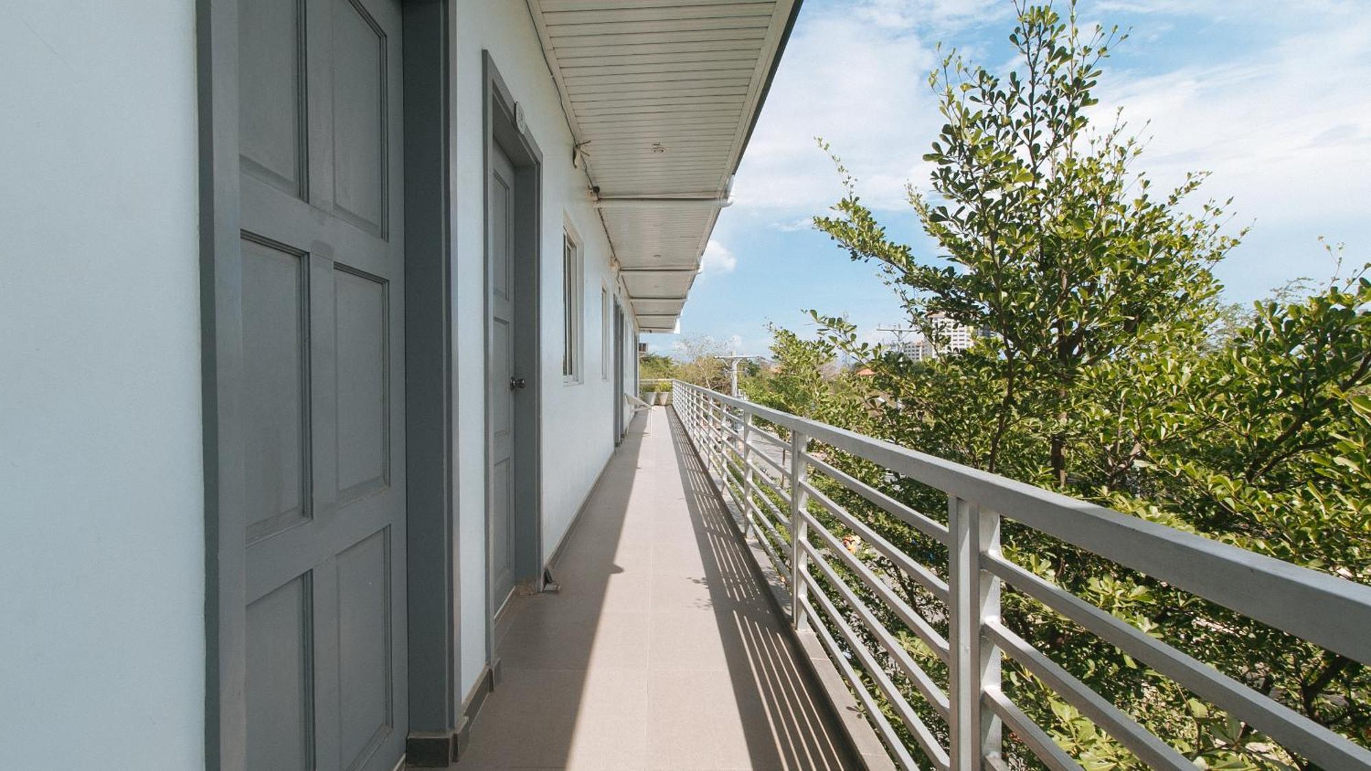Reddoorz At Fat J Apartelle Mactan Cebu Εξωτερικό φωτογραφία