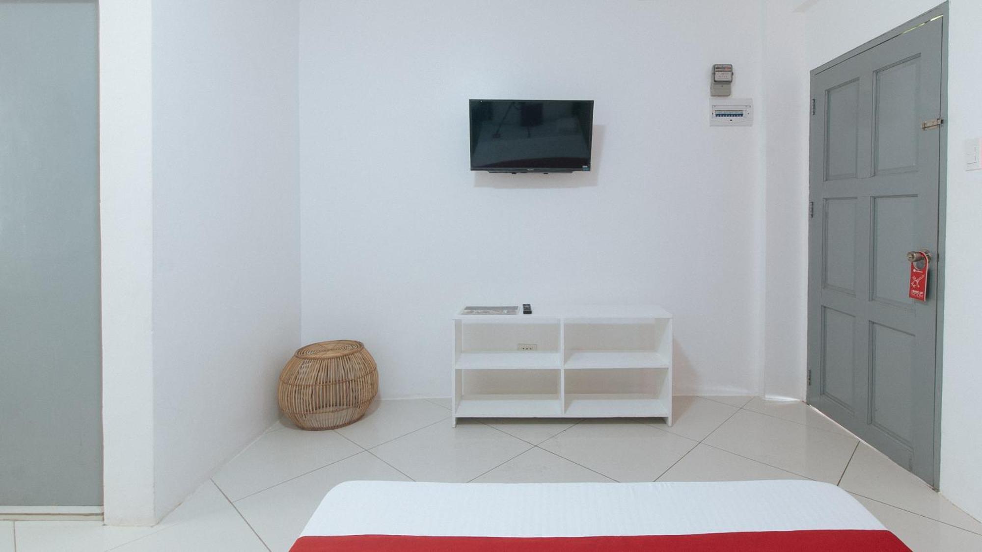Reddoorz At Fat J Apartelle Mactan Cebu Εξωτερικό φωτογραφία