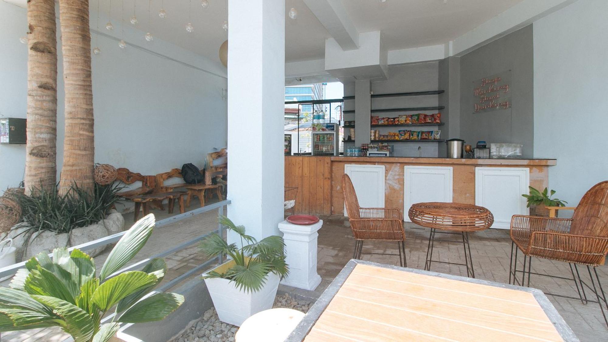 Reddoorz At Fat J Apartelle Mactan Cebu Εξωτερικό φωτογραφία