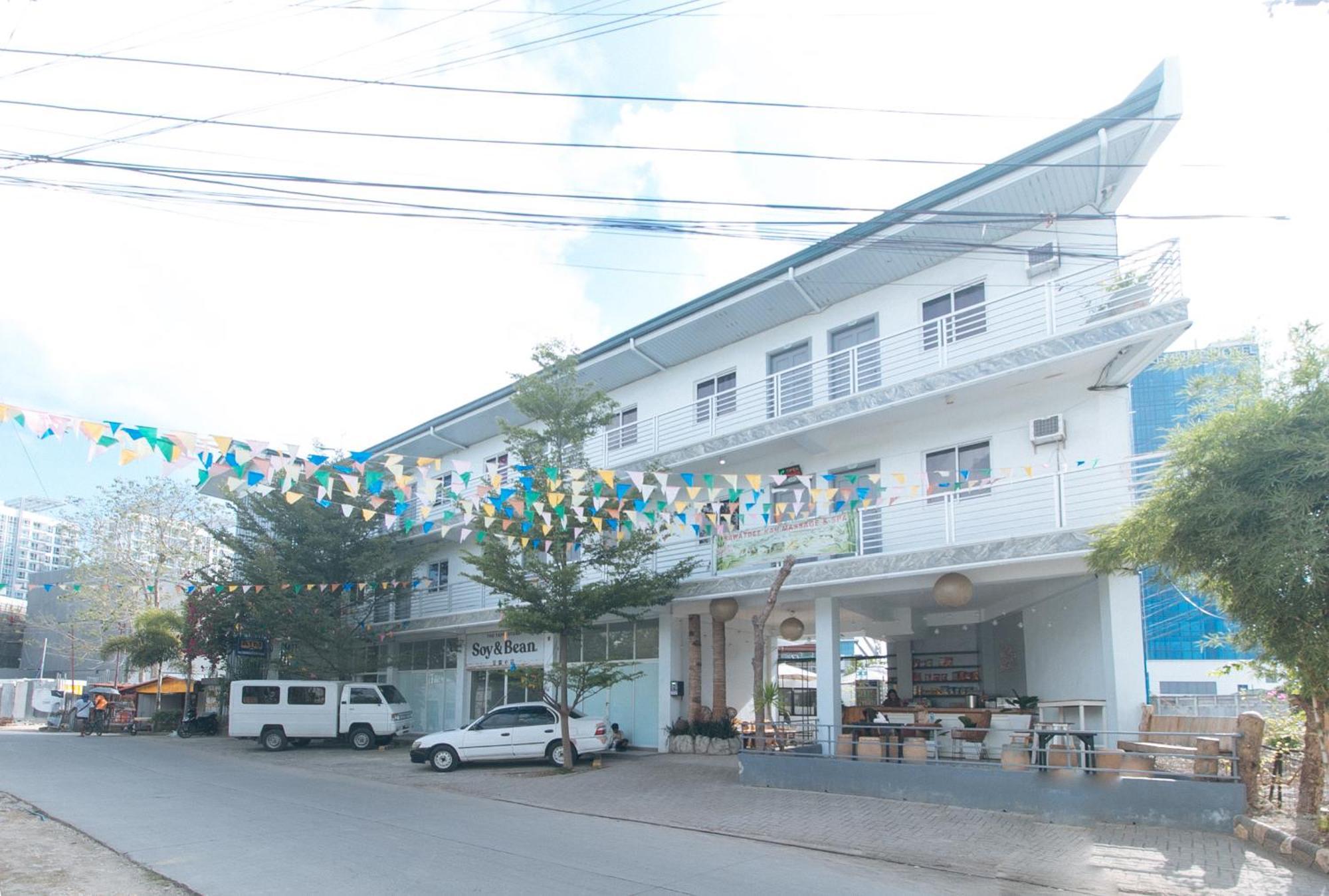 Reddoorz At Fat J Apartelle Mactan Cebu Εξωτερικό φωτογραφία