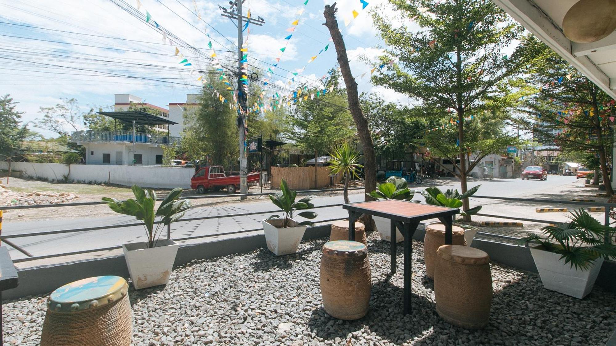 Reddoorz At Fat J Apartelle Mactan Cebu Εξωτερικό φωτογραφία